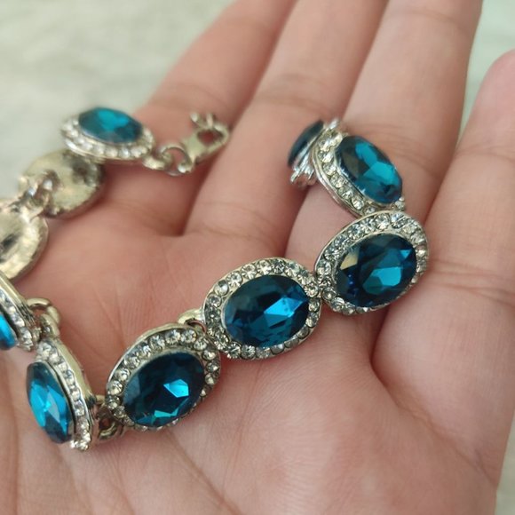 Adorable bracelet and stud earrings - Picture 2 of 4